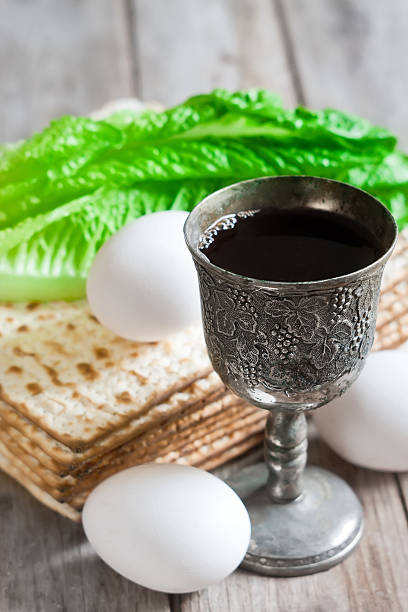 pâque juive - passover judaism seder kiddush cup photos et images de collection