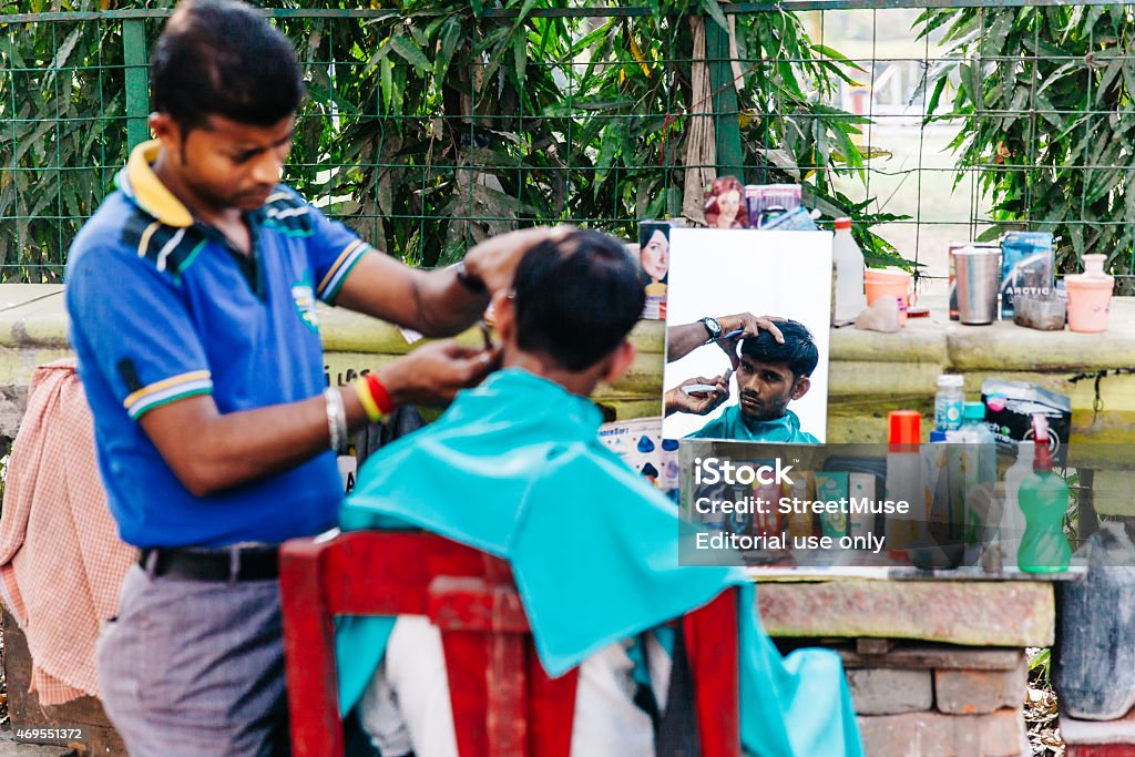 India Kolkata Street Haircuts Stock Photo - Download Image Now - 2015,  Adult, Asia - iStock