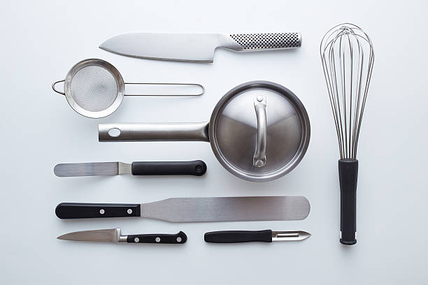 professional utensili da cucina su sfondo bianco - articoli casalinghi foto e immagini stock