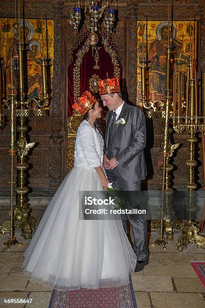 Schönes Paar Heiraten Sie In Eine Orthodoxe Kirche Stockfoto und mehr Bilder von Braut - Braut, Bräutigam, Europäischer Abstammung