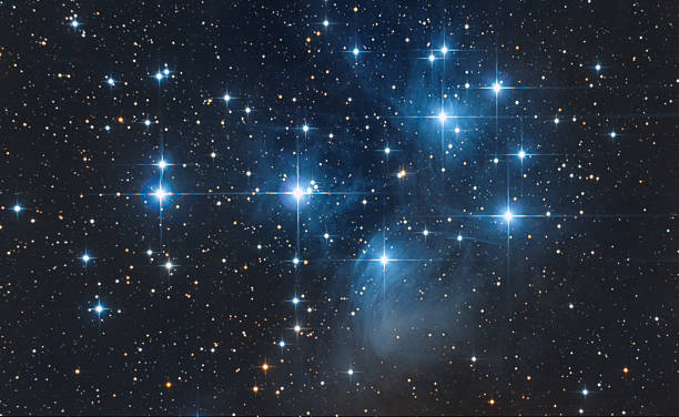 pleiadi asterism en taurus constellation - las pléyades fotografías e imágenes de stock