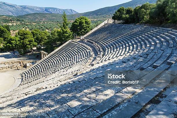 Epidauro Grecia - Fotografie stock e altre immagini di Anfiteatro - Anfiteatro, Antico - Condizione, Antico - Vecchio stile