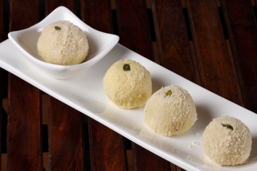Kheer kadam is a delectable Bengali sweet which has a moist rosogolla centre surrounded by sandesh