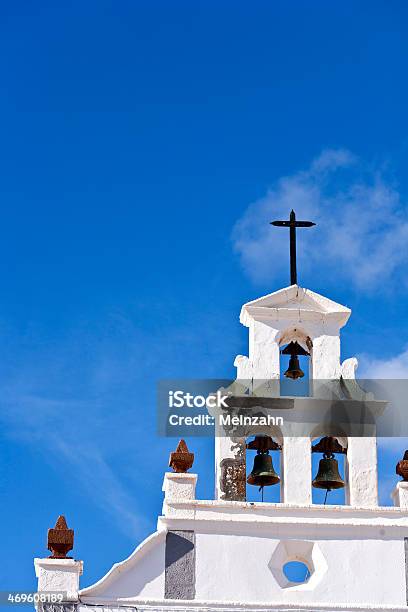 Bellissima Chiesa Cattolica Di San Bartholomae A Lanzarote - Fotografie stock e altre immagini di Ambientazione esterna