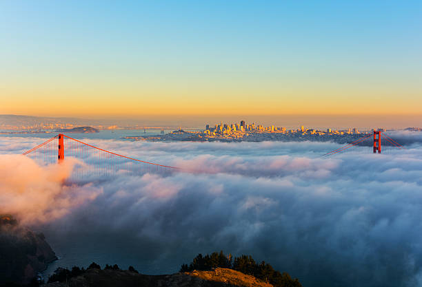 san francisco - san francisco county bridge california fog stock-fotos und bilder