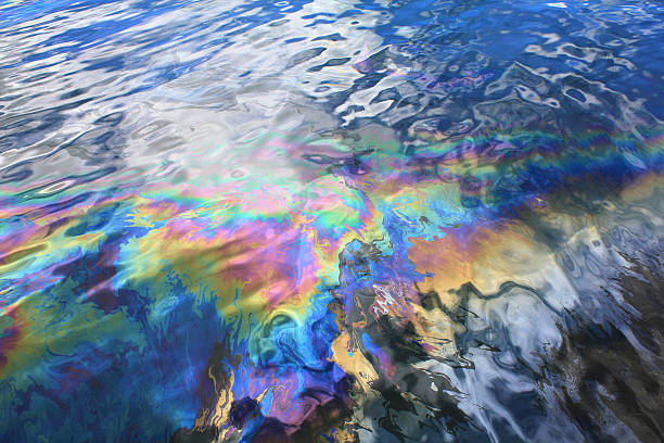 istock Oil spill in Pearl Harbor 469623402