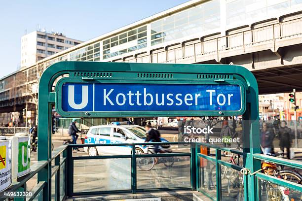 Ubahnhaltestelle Kottbusser Tor In Berlin Stockfoto und mehr Bilder von Berlin - Berlin, Kreuzberg, Polizei