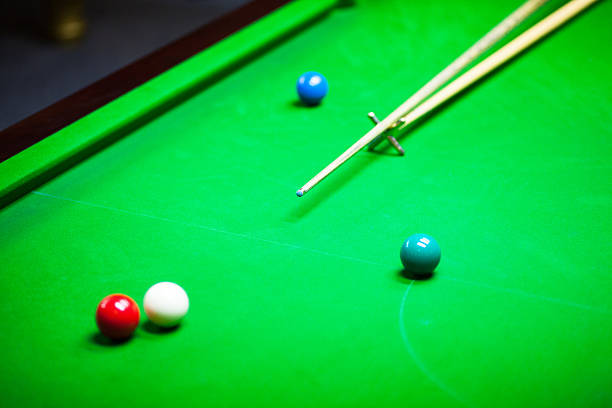 istock Cue on extended spyder and snooker table 469640810