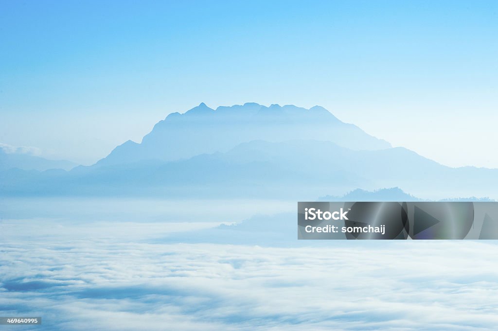 Silhouette montagna all'alba - Foto stock royalty-free di Abbandonato
