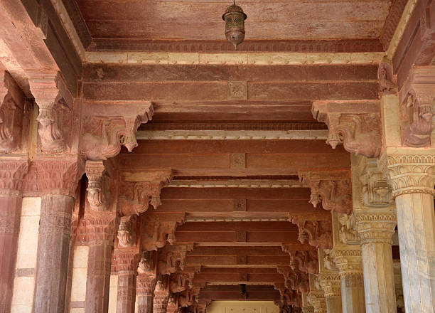 слон орнамент на янтарный форт и дворец индия - jaipur amber fort column amber palace стоковые фото и изображения