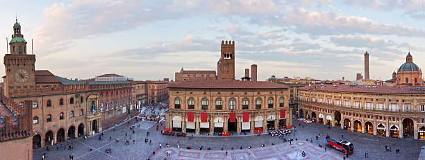 보기 피아차 마죠레-bologna - torre degli asinelli 뉴스 사진 이미지