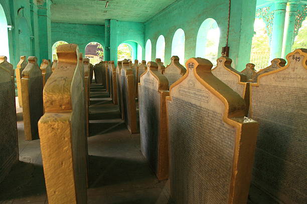 камень включения - thanboddhay paya famous place architecture indoors стоковые фото и изображения