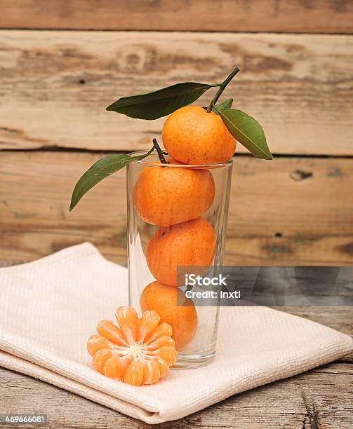 Tangerines En Un Vaso Foto de stock y más banco de imágenes de Agricultura - Agricultura, Alimento, Alta Sociedad