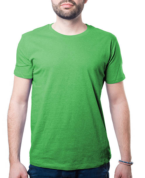 attraente giovane uomo cothing modello - green t shirt foto e immagini stock