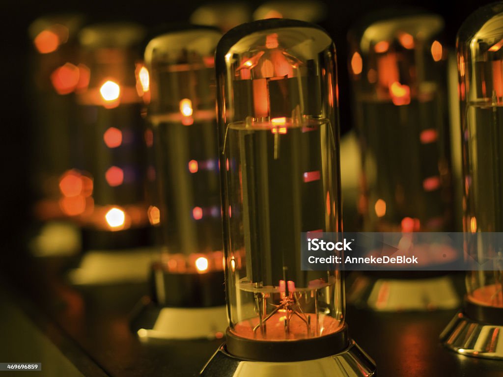 Электронная лампа Усилит�ель - Стоковые фото Лабораторная трубка роялти-фри