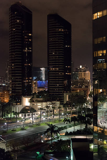 vista notturna del centro di san diego - night downtown district north america san diego california foto e immagini stock