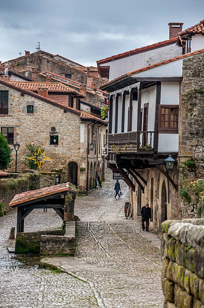 santillana sprue de del mar - cueva de altamira fotografías e imágenes de stock