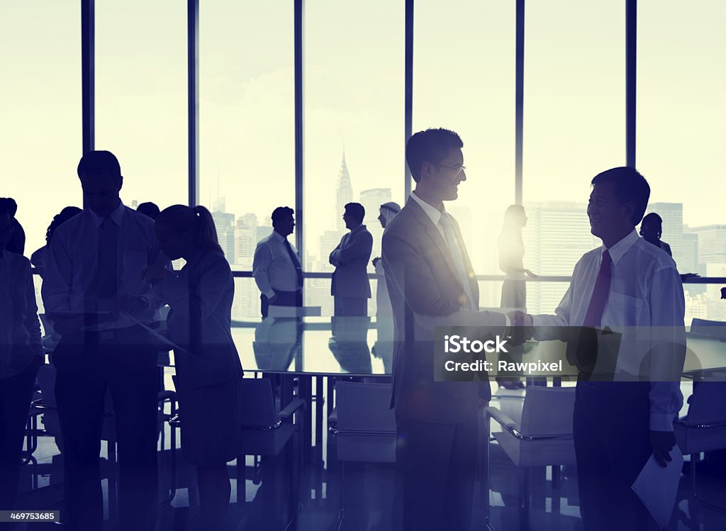 Grupo de pessoas de negócios do office building - Foto de stock de Silhueta royalty-free