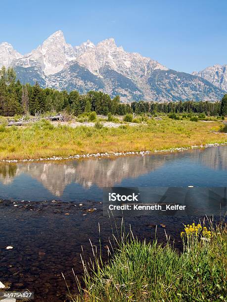 Rio Snake E Montanhas Teton - Fotografias de stock e mais imagens de Ao Ar Livre - Ao Ar Livre, Azul, Beleza natural