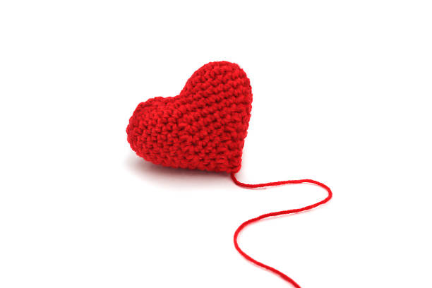 czerwone serca - wool knitting heart shape thread zdjęcia i obrazy z banku zdjęć