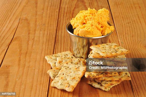 Herbal Pão Ázimo Crackers Com Creme De Queijo - Fotografias de stock e mais imagens de Cheddar - Queijo - Cheddar - Queijo, Pasta - Lanche, Biscoito Salgado