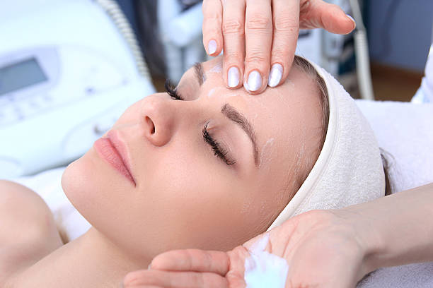 istock Cleansing peeling at the beauty salon. 469763986