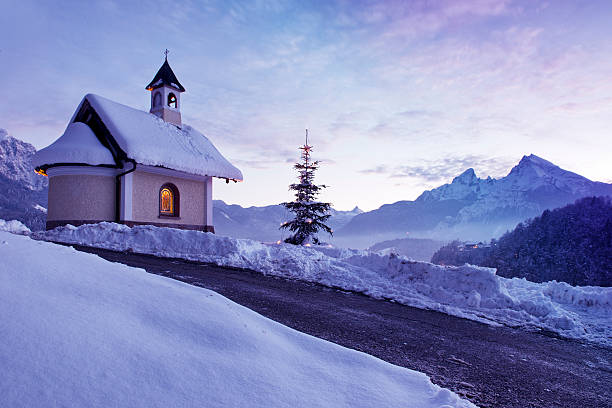 cappella in lockstein - snow chapel christmas germany foto e immagini stock