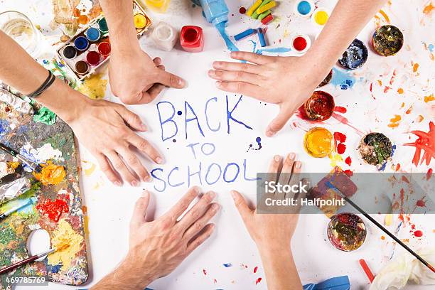 Torna A Scuola - Fotografie stock e altre immagini di Accessorio personale - Accessorio personale, Acqua, Arte