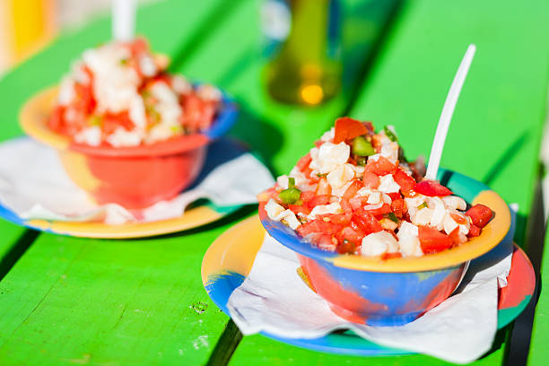 salada de moluscos das bahamas - queen conch - fotografias e filmes do acervo