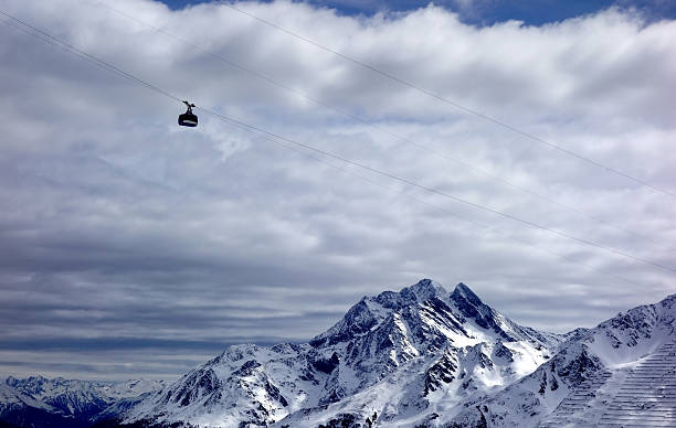 st anton-teleférico de esqui - arlberg - fotografias e filmes do acervo