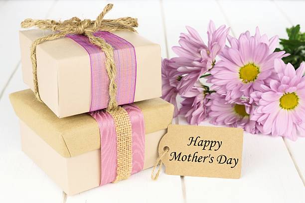 istock Mother's Day gift boxes with flowers and tag 469815088