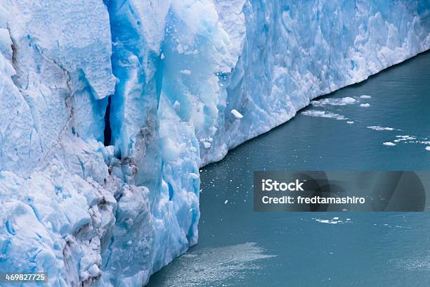 Perito Glaciar Morenocair Para Baixo 01 - Fotografias de stock e mais imagens de Alasca - Alasca, Cascata, Glaciar