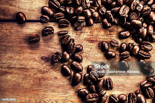 Kawa Na Drewniane Tło Grunge Zbliżenie Fasolka Zestaw Do Przygotowywania Kawy Palonej - zdjęcia stockowe i więcej obrazów Bez ludzi