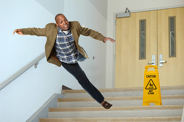 empresário cair em stairwell - slippery floor wet sign imagens e fotografias de stock