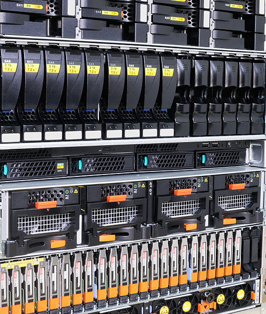 серверы в стойку - network server computer tower rack стоковые фото и изображения