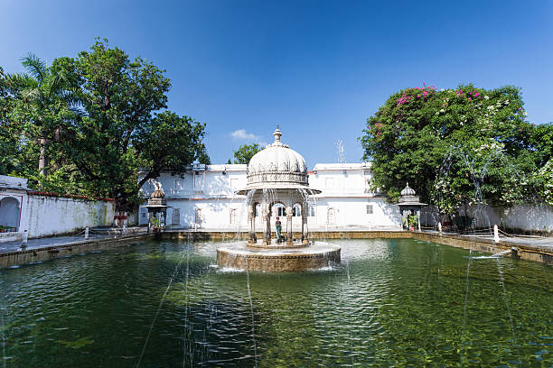 Saheliyon-ki-Bari, Udaipur Saheliyon-ki-Bari (Courtyard of the Maidens) is a major garden in Udaipur, India maharaja day stock pictures, royalty-free photos & images