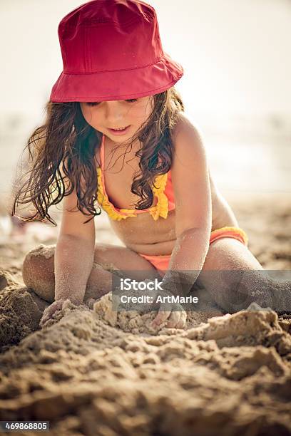Bambini Sulla Spiaggia - Fotografie stock e altre immagini di Acqua - Acqua, Acqua stagnante, Allegro