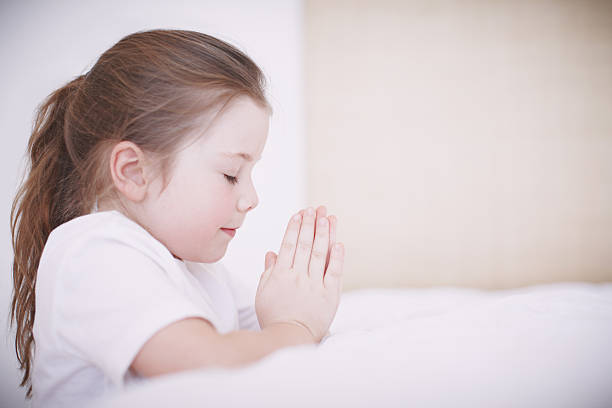 obrigado a deus para tudo! - praying girl imagens e fotografias de stock