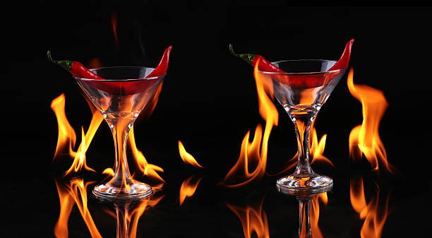 flaming cocktail auf schwarz - martini brand vermouth stock-fotos und bilder