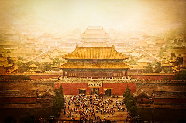 vintage vista de cidade proibida, pequim, china - emperor imagens e fotografias de stock