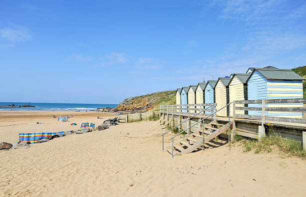 ビーチでビュードにコーンウォール、イングランド、英国 - beach atlantic ocean cornwall england sea ストックフォトと画像