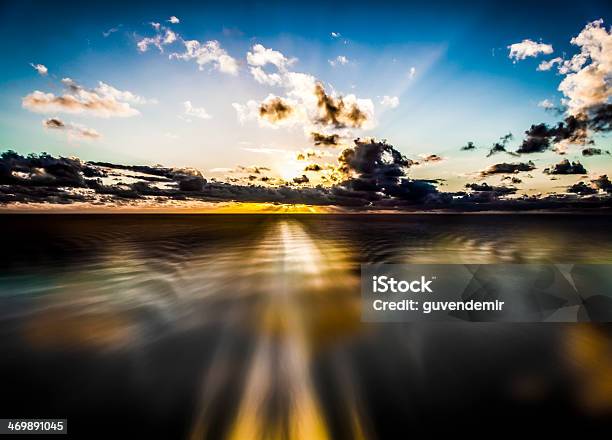 カリブ海のサンセットクルーズ - Horizonのストックフォトや画像を多数ご用意 - Horizon, しぶき, しぶきを上げる
