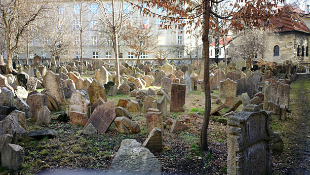 istock Old jewish cemetery in Prague 469891451