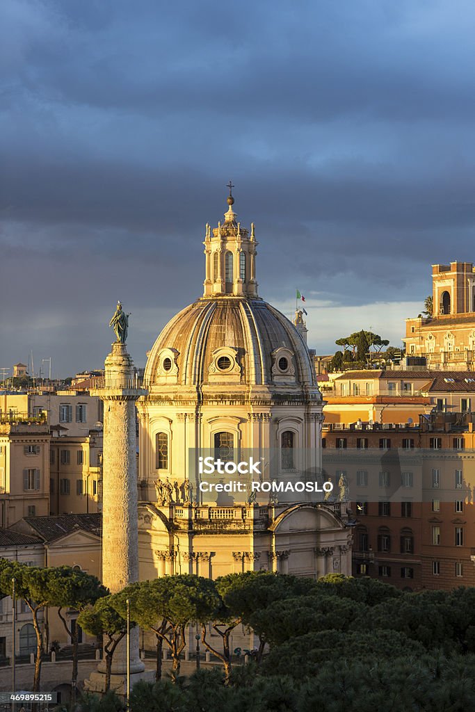 Chiesa Del Santissimo Nome Di Maria Chiesa Del Santissimo Nome Di Maria And Trajans Column Rome Stock Photo