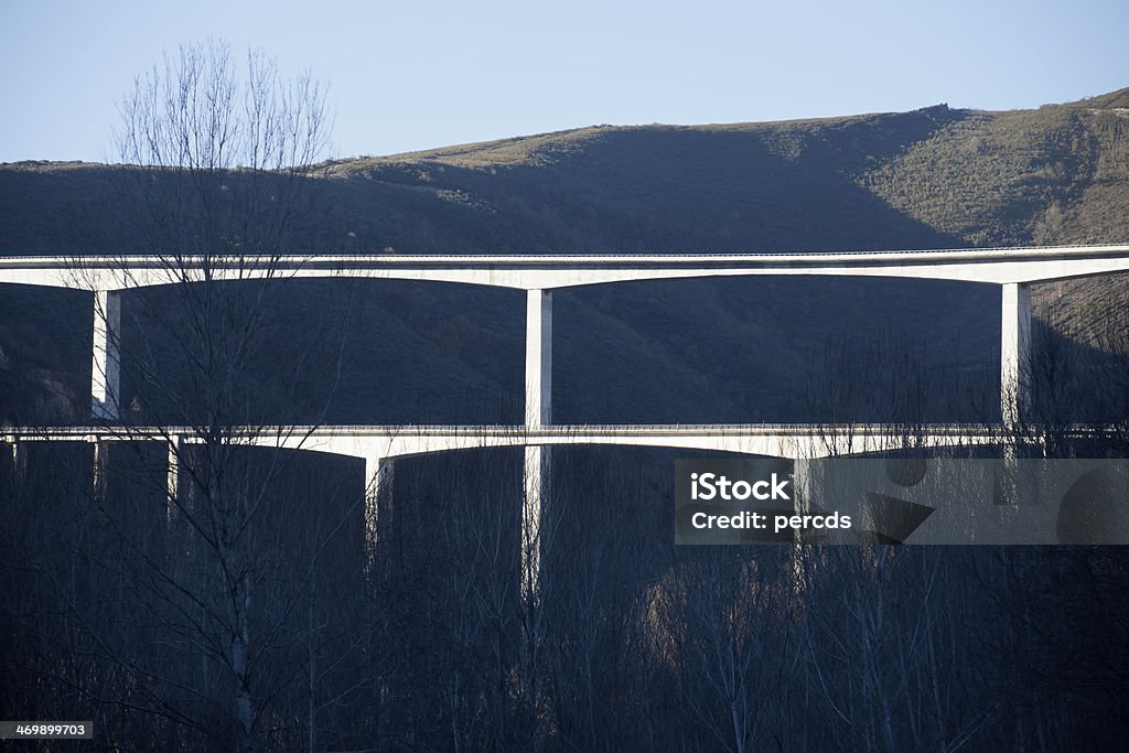 Viaducts y a las montañas - Foto de stock de Aire libre libre de derechos