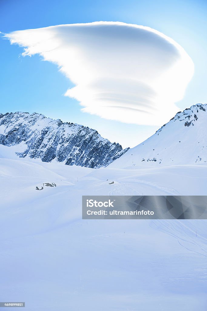 Frescos Neve no topo das montanhas dos Alpes - Royalty-free Alpes Europeus Foto de stock