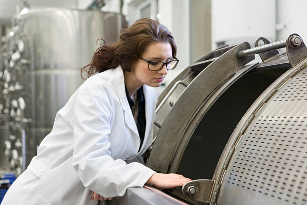 istock Manageress checks status of press on the vine 469903802