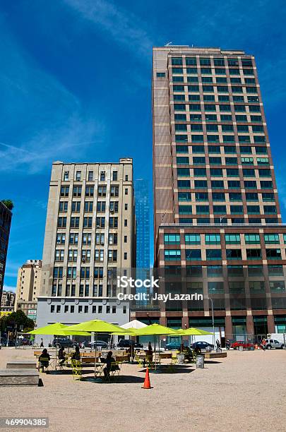 Temporal Área De Comedor Al Aire Libre Bajo Manhattan Ciudad De Nueva York Foto de stock y más banco de imágenes de Ciudad de Nueva York