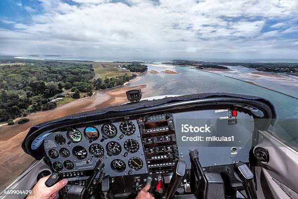 Foto de Cabine e mais fotos de stock de Cabine de Piloto de Avião - Cabine de Piloto de Avião, Aviação Geral, Avião