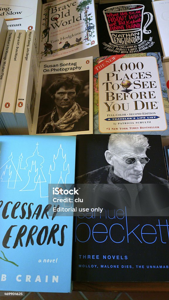 Blick in Buch Regal - Lizenzfrei Britische Kultur Stock-Foto